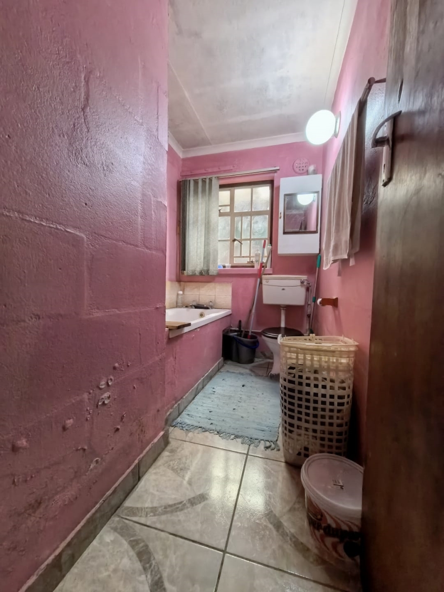 2 Bedroom Property for Sale in Lavender Hill Western Cape